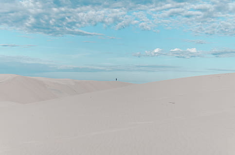 krajinářské fotografie, písečné duny, vzdálený, daleko, distante, lungi, minimalismus, minimalistický, samota, pláž, krém, modrá obloha, písek, duna, sozinho, solidão, pessoa, minimalistum, praium, brasil, garopaba, santa catarina, nebe, přistát, mrak - nebe, scenics - příroda, krása v přírodě, klid, klidné scény, Příroda, krajina, životní prostředí, den, mimoměstské scény, poušť, horizont, moře, voda, idylický, suché podnebí, venku, klimatu, 4K, CC0, veřejná doména, bez autorských práv