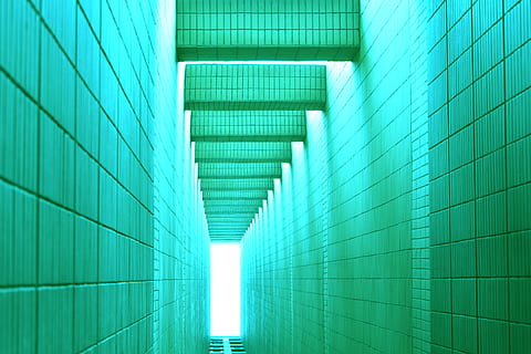 construção, profundo, verde, arte, tijolo, arquitetura, estrutura construída, cor verde, ninguém, dentro de casa, moderno, indústria, padronizar, dia, recurso de construção de parede, cidade, luz - fenômeno natural, repetição, esvaziar, vidro - material, recipiente, reflexão, turquesa colorida, 5K, CC0, domínio público, royalty free
