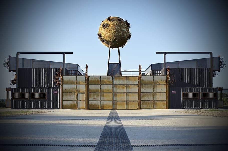 França, Clisson, HellFest, cel, arquitectura, naturalesa, barana, dia, estructura construïda, cel clar, llum solar, signe, cap gent, carrer, carretera, ciutat, marcatge de carreteres, ombra, exterior de l'edifici, vinyeta, a l'aire lliure, transport, llum del carrer, 5K
