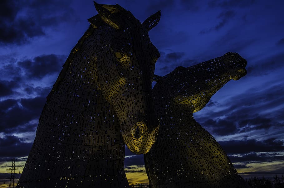 els kelpies, Escòcia, art, retroil·luminat, núvols, fosc, tarda, referència, paisatge, llums, escènic, escultures, cel, naturalesa, cap gent, núvol - cel, nit, representació, escultura, estàtua, art i artesania, tronc de l'arbre, vespre, tronc, a l'aire lliure, vista d’angle baix, història, animal, planta, arbre, el passat, representació animal, 4K