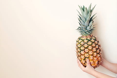 holding pineapple, food and Drink, background, backgrounds, fruit, fruits, health Food, healthy Food, pineapple, tropical fruit, human hand, food, hand, one person, healthy eating, human body part, studio shot, copy space, indoors, holding, wellbeing, freshness, women, close-up, healthy lifestyle, ripe, dieting, 2K