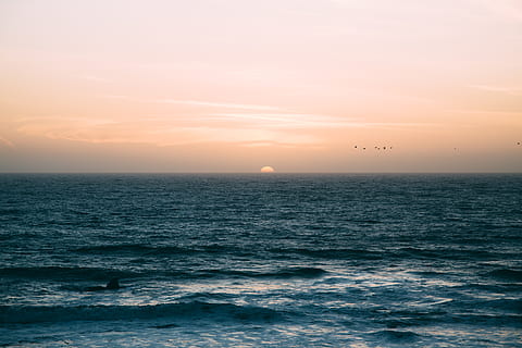 mare, apă, ocean, val, orizont, apus de soare, răsărit, Munte, cer, nori, scenice - natura, frumusețe în natură, orizontul peste apă, malul mării, liniște, idilic, o scenă liniștită, natură, scenă non-urbană, nici o persoana, mişcare, culoare portocalie, în aer liber, 5K, CC0, domeniu public, fără drepturi de autor