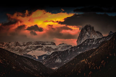 formacion de roca, dorado, hora, aventuras, subida, nube, nubes, frío, amanecer, noche, niebla, fondo de pantalla hd, paisaje, ligero, montaña, pico de la montaña, cima de la montaña, montañas, naturaleza, rock, formaciones rocosas, rocas, montaña rocosa, escénico, cielo, nieve, montañas nevadas, puesta de sol, Valle, invierno, paisajes - naturaleza, belleza en la naturaleza, nube - cielo, escena tranquila, cordillera, tranquilidad, ambiente, idílico, nadie, escena no urbana, cielo dramático, color naranja, al aire libre, Montaña cubierta de nieve, 2K, CC0, dominio público, libre de derechos