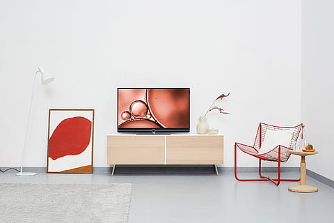 flatscreen tv, binnenshuis, kopie ruimte, geen mensen, stoel, meubilair, fotolijst, muur - bouwfunctie, rood, tafel, montuur, houder, vertegenwoordiging, hart vorm, doos - container, communicatie, technologie, afwezigheid, twee objecten, doos, 2K, CC0, publiek domein, royaltyvrij