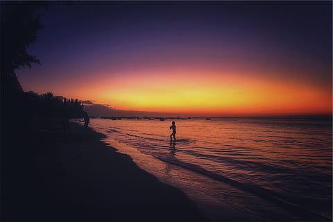 Sonnenuntergang, Dämmerung, Himmel, Strand, Ufer, Ozean, Meer, Kind, Abend, dunkel, Wasser, Szenen - Natur, Schönheit in der Natur, Silhouette, orange Farbe, Land, Ruhe, ruhige Szene, echte Menschen, Horizont, Horizont über Wasser, Natur, idyllisch, Lebensstile, Freizeitbeschäftigung, draußen, 1080P, CC0, gemeinfrei, lizenzfrei