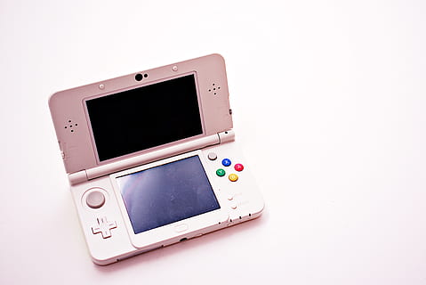 rožinės nintendo 3ds, 3ds, mygtukas, mygtukai, konsolė, valdiklis, prietaisą, skaitmeninis, ekranas, pramogos, žaidimai, karta, stebėti, Nintendo, originalus, nešiojamieji, laisvalaikio, technologijos, palieskite, video žaidimas, belaidžio ryšio technologija, komunikacijos, nešiojamas informacijos įrenginys, išmanusis telefonas, Iškirpti, ryšį, baltas fonas, kopijavimo vietos, studija, įranga, Mobilusis telefonas, prietaiso ekranas, kompiuteris, nėra žmonių, perkeliamumas, skystųjų kristalų ekranas, pasenusi, skaitmeninė tabletė, asmeninis priedas, pasauliniai ryšiai, elektroninis organizatorius, elektros įranga, 5K, CC0, Viešasis domenas, nemokamai