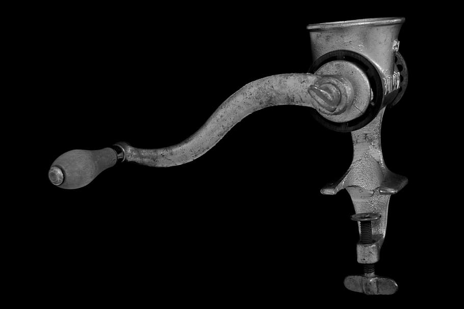 eina, eines, kitches, molinet, picadora de carn, blanc i negre, b i w, fons negre, tir de l'estudi, a l'interior, metall, cap gent, natura morta, sol objecte, primer pla, os, tallar, còpia espai, disseny, eina de treball, vell, nit, art i artesania, equipament, forma, material de fusta, 2K