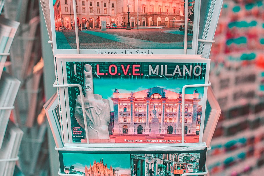 Italien, Mailand, Geschäft, Container, Essen und Trinken, Verkauf, Text, transparent, Glas - Material, keine Leute, Kommunikation, Wahl, Lebensmittel, Regal, drinnen, Tag, Nahansicht, Kunststoff, die Architektur, Variation, westliche Schrift, Fülle, Verkaufsautomat, 5K