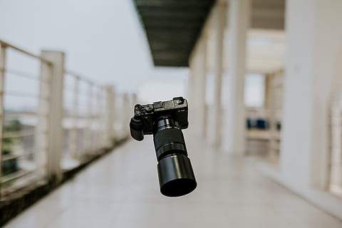fotocamera dslr nera, telecamera, bokeh, sfocatura, galleggiante, lente, fotografia, xe-2, Fujifilm, macchina fotografica - attrezzatura fotografica, sorveglianza, telecamera di sicurezza, crimine, obiettivo - strumento ottico, Guardando, attrezzatura, sicurezza, nessuno, protezione, binocolo, controllo, tecnologia, strumento ottico, forze di polizia, analizzare, cercare, guardare, sistema di sicurezza, scoperta, 5K, CC0, dominio pubblico, privo di copyright