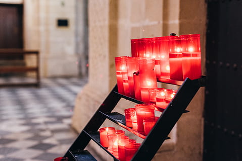 candela, illuminazione, fuoco, guidato, Diwali, lampada, lanterna, macchina da gioco arcade, fiamma, sfera, funerale, tazza, pietra da lastrico, mensola, Minecraft, negozio, negozio di scarpe, ristorante, caffetteria, tazza di caffè, illuminato, rosso, concentrarsi sulle conoscenze acquisite, attrezzatura per l'illuminazione, ardente, architettura, raggiante, nessuno, fuoco - fenomeno naturale, struttura costruita, calore - temperatura, religione, credenza, avvicinamento, luce del tè, 5K, CC0, dominio pubblico, privo di copyright