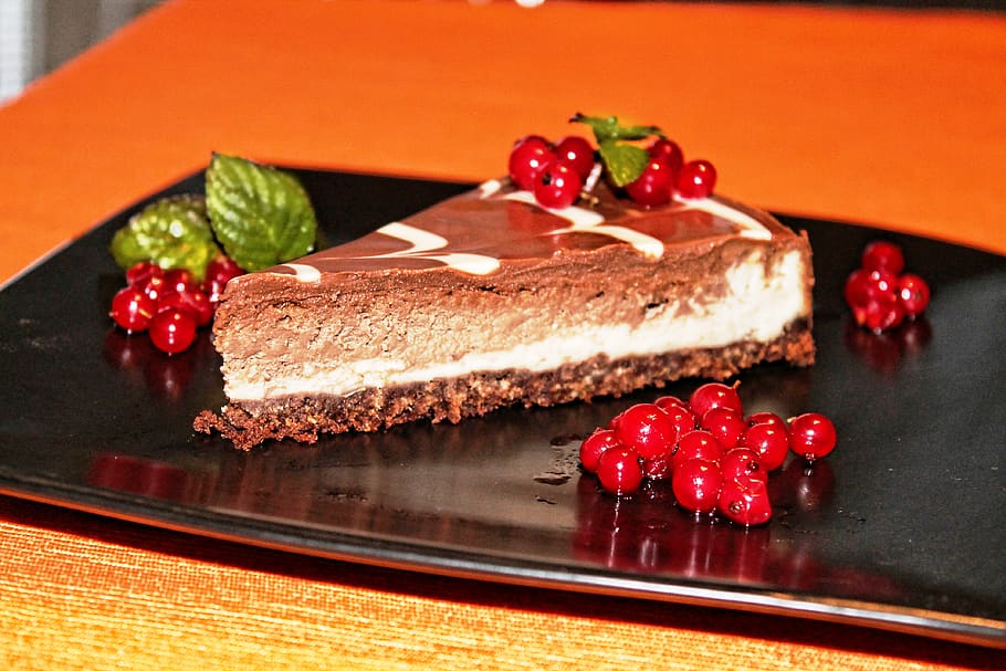 pastís de gerds, negre, placa, pastís de formatge, choco, xocolata, deliciós, menjar, menjar i beguda, fruita, postres, menjar dolç, dolç, frescor, fruites de baies, pastís, a l'interior, al forn, indulgència, alimentació saludable, vermell, temptació, llest per menjar, maduixa, primer pla, cap gent, pastís de xocolata, safata, grosella vermella, pastís - postres, luxe, 4K