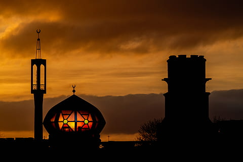 cúpula, construção, arquitetura, mesquita, silhueta, por do sol, natureza, ao ar livre, torre, campanário, pináculo, cidade, dramático, religião, espiritualidade, islamismo, Glasgow, fé, luz solar, planetário, céu, cor laranja, nuvem - céu, estrutura construída, ninguém, exterior do edifício, crença, beleza na natureza, local de culto, equipamento de iluminação, 5K, CC0, domínio público, royalty free
