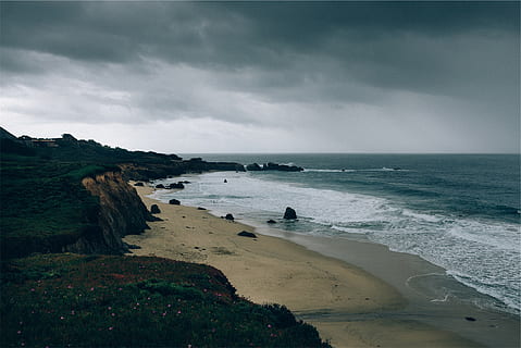 strand, sand, kyst, bølger, vand, ocean, hav, storm, overskyet, grå, himmel, jord, sky - himmel, scenics - natur, skønhed i naturen, horisont, natur, horisont over vand, ro, kystlinje, ingen mennesker, dag, rolig scene, klippe, udendørs, 1080P, CC0, offentligt domæne, royaltyfrie
