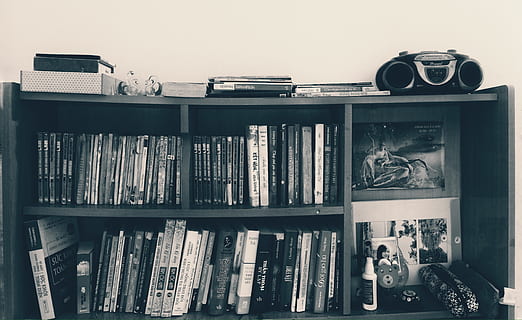 Bestil, elementer, offentliggørelse, hylde, indendørs, uddannelse, stor gruppe af objekter, ingen mennesker, teknologi, stilleben, arrangement, bogreol, valg, kollektion, retro stylet, variation, kunstkultur og underholdning, litteratur, antik, 4K, CC0, offentligt domæne, royaltyfrie