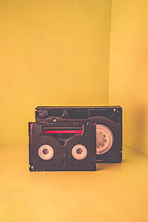 cassetta nera, in stile retrò, in casa, tecnologia, temi fotografici, macchina fotografica - attrezzatura fotografica, antico, girato in studio, singolo oggetto, nessuno, attrezzatura fotografica, nostalgia, il passato, copia spazio, storia, vecchio, avvicinamento, sfondo colorato, tavolo, caratteristica della parete, 5K, CC0, dominio pubblico, privo di copyright
