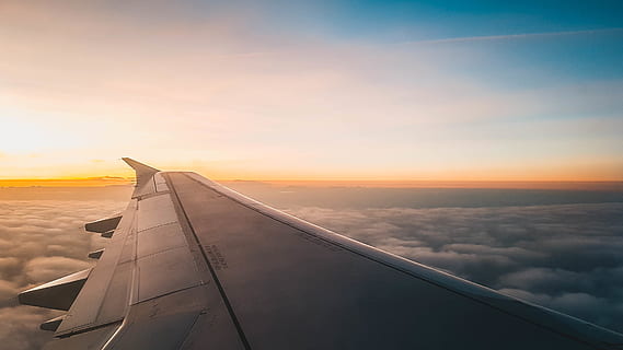 avion, aripă, cer, in afara, zbor, a zbura, răsărit, dimineaţă, rapid, vehiculul aerian, transport, mijloc de transport, apus de soare, aripă de aeronave, nor - cer, călătorie, la mijlocul-aer, natură, nici o persoana, vedere aeriene, frumusețe în natură, avionul comercial, în mișcare, scenice - natura, transport public, în aer liber, Industrie aerospatiala, 2K, CC0, domeniu public, fără drepturi de autor