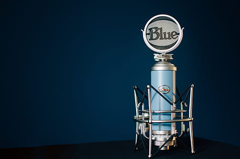 microphone, condenseur, bleu, enregistreur, filtre, du son, la musique, espace de copie, personne, prise de vue en studio, affaires, à l'intérieur, fond coloré, la finance, objet unique, métal, La technologie, science, fond noir, santé et médecine, industrie, Succès, espace, pièce de monnaie, éducation, la nature, couleur argentée, 2K, CC0, domaine public, libre de droits