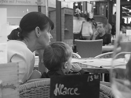 Rakousko, bregenz, muži, dětství, dítě, samci, chlapci, ženy, rodina, dospělý, sedící, skutečných lidí, lidé, střela do hlavy, skupina lidí, neformální oblečení, jednotnost, životního stylu, portrét, žen, pozitivní emoce, syn, 4K, CC0, veřejná doména, bez autorských práv