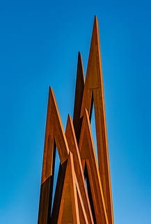 fusta, marró, triangular, eina, blau, cel, estructura construïda, cel clar, vista d’angle baix, cap gent, forma, arquitectura, material de fusta, forma de triangle, exterior de l'edifici, disseny, dia, naturalesa, còpia espai, edifici, patró, a l'aire lliure, art i artesania, forma geomètrica, fons blau, viga, 5K, CC0, domini públic, lliure de regalies