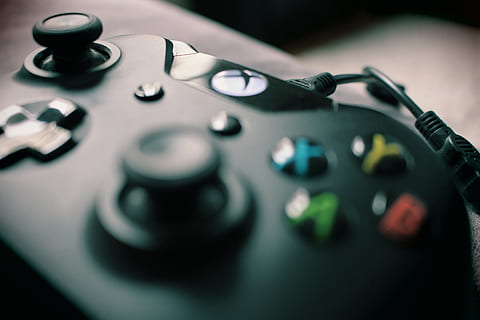 detailopname, fotografie xbox, een, zwart, controleur, elektronica, spel, spelen, technologie, xbox, kunst cultuur en entertainment, selectieve aandacht, controle, muziek-, communicatie, binnenshuis, geen mensen, knop, verbinding, geluidsapparatuur, hoge hoekmening, elektrische apparatuur, geluid mixer, uitrusting, afgelegen, druk op de knop, enkel object, keypad, 5K, CC0, publiek domein, royaltyvrij
