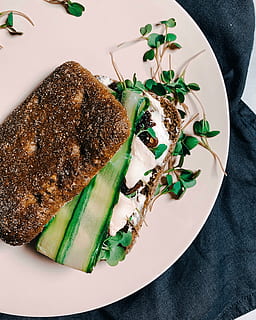 Obst, Ananas, Pflanze, Brot, Mahlzeit, Gericht, Lebensmittel, französischer Toast, Toast, Leben im Meer, Hummer, Tier, Meeresfrüchte, Würze, Mittagessen, produzieren, Sandwich, Hackbraten, Abendessen, Essen und Trinken, fertig für den Verzehr, Teller, Frische, Stillleben, drinnen, Nahansicht, High Angle View, keine Leute, Serviergröße, Tabelle, gesundes Essen, Wohlbefinden, Fleisch, Genuss, Gemüse, grüne Farbe, Garnierung, Versuchung, Kraut, Rucola, Geschirr, 2K, CC0, gemeinfrei, lizenzfrei