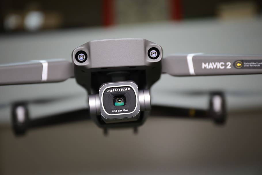 drone, vol, càmera, dji, fantasma, fotografia, hèlix, pasatemps, quadcopter, tendència, juguetear, veure, drones, mavic 2 pro, primer pla, tecnologia, centrar-se en primer pla, a l'interior, nombre, comunicació, color negre, cap gent, seguretat, protecció, equipament, enfocament selectiu, text, control, sol objecte, forma geomètrica, color plata, estil de vida saludable, 4K