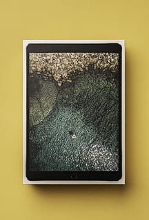spazio grigio ipad, tecnologia, in casa, nessuno, schermo, avvicinamento, set televisivo, schermo del dispositivo, comunicazione, giallo, forma, tecnologia wireless, connessione, vetro - materiale, singolo oggetto, caratteristica della parete, touch screen, direttamente sopra, natura, rettangolo, 5K, CC0, dominio pubblico, privo di copyright