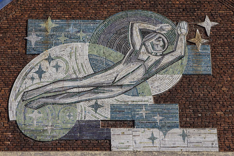 home, flotant, decoració de paret, mosaic, catifa, art, rajola, paret, # монументальноеискусство, sovietmosaic, soviètic, ussrart, #monumentalart, мозаика, советскаямозаика, ussr, graffiti, pintura, mural, dibuix, esbós, mandíbula, maó, Finances, moneda de paper, moneda, art i artesania, representació, paret de maó, negocis, cap gent, arquitectura, paper, creativitat, comunicació, a l'interior, material de fusta, representació humana, vell, artesania, economia, 5K