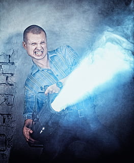 Wand, projizieren, Beamer, Licht, Mensch, Aktivität, bewirken, Manipulation, eine Person, Männer, Erwachsene, Legere Kleidung, Mitte Erwachsener, Emotion, drinnen, Männer mittleren Alters, Porträt, echte Menschen, Lebensstile, Technologie, Nacht-, zusammengesetztes Bild, Freizeitbeschäftigung, Gesichtsausdruck, digitaler Verbund, 1080P, CC0, gemeinfrei, lizenzfrei