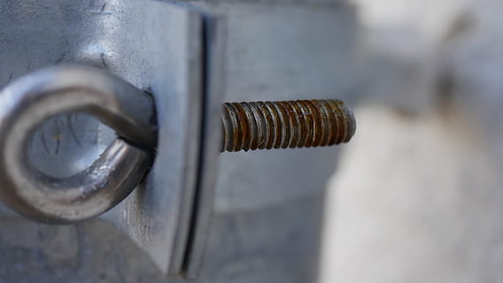 skrue, tråd, rust, teknologi, håndværk, metal, tæt på, dag, ingen mennesker, udendørs, rusten, fokus på forgrunden, murbygningsfunktion, selektiv fokusering, beskyttelse, sikkerhed, rør - rør, gammel, Bolt, forvitret, dør, håndtere, knop, sølvfarvet, stål, 5K, CC0, offentligt domæne, royaltyfrie