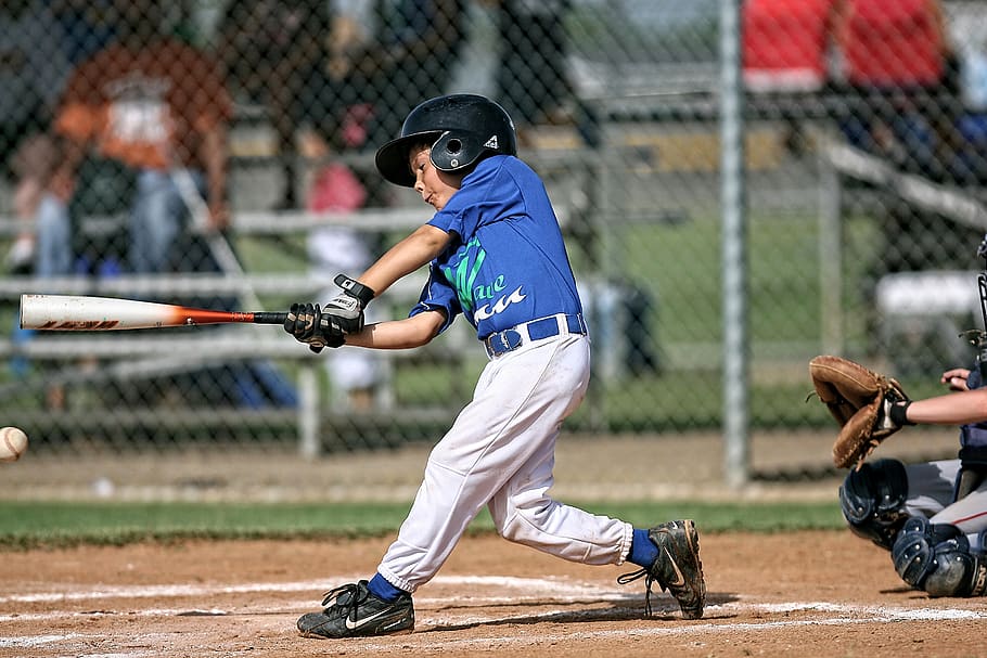 ragazzo che gioca a baseball, sport, baseball, squadra, umano, persone, persona, sport di squadra, gli sport, softball, ragazzo, pipistrello, Mazza da baseball, palla, giocatore, bambino, giocare, divertimento, swing, arresto, guanto, baseball - sport, capi di abbigliamento, lunghezza intera, uniforme da baseball, ragazzi, uniforme sportiva, infanzia, concorrenza, uomini, maschi, campo da gioco, giocatore di baseball, atleta, una persona, giocando, casco da baseball, 2K
