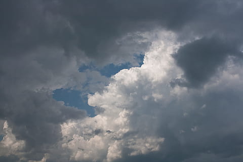 nuvens, cloudscape, cores, , Sombrio, alvorecer, dramático, crepúsculo, fortuna, cinzento, pesado, furacão, panorama, baixo, meteorologia, temperamental, natureza, nublado, cena, sombra, céu, tempestade, tormentoso, clima, nuvem - céu, beleza na natureza, visão de baixo ângulo, scenics - natureza, tranquilidade, ninguém, origens, ao ar livre, dia, cena tranquila, cor branca, idílico, fofo, céu dramático, suavidade, 4K, CC0, domínio público, royalty free