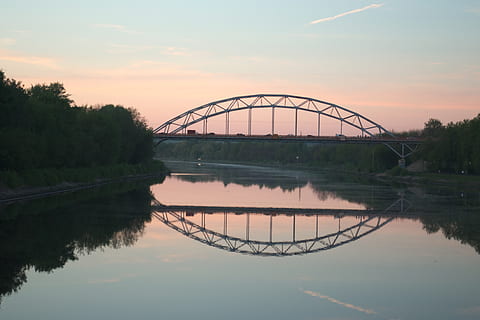 most, řeka, západ slunce, odraz, doprava, voda, provoz, stroj, oblouk, Podpěra, podpora, večer, pláž, nebe, spojení, most - mužská konstrukce, architektura, stavba, nábřeží, Příroda, přeprava, strom, nikdo, rostlina, mrak - nebe, obloukový most, 4K, CC0, veřejná doména, bez autorských práv
