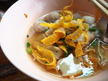 menu, nudel, mad, mad og drikke, skål, klar til at spise, sund kost, friskhed, velvære, tæt på, indendørs, grøntsag, høj vinkel visning, portionsstørrelse, ingen mennesker, køkkenredskaber, stilleben, italiensk mad, bord, måltid, kartoffel, overbærenhed, porcelæn, pynt, aftensmad, Vegetarmad, 4K, CC0, offentligt domæne, royaltyfrie