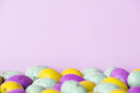 fons, pilota, mongeta, bonbon, caramels, fons de dolços, xocolata, ous de xocolata, primer pla, cacau, colorit, fesol de colors, colors candy, pastisseria, còpia espai, decoració, deliciós, espai de disseny, diversitat, Pasqua, ou, sabor, multicolor, menjar, menjar i beguda, gran grup d'objectes, menjar dolç, celebració, ou de Pasqua, tir de l'estudi, cap gent, dolç, a l'interior, color rosa, fons de colors, festa, variació, temptació, porpra, 4K, CC0, domini públic, lliure de regalies