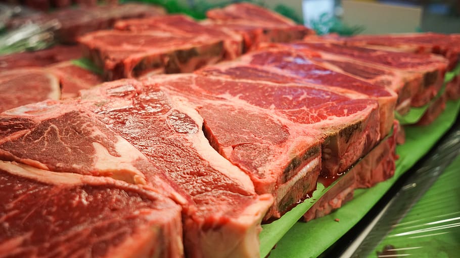 vedella, t-bone, carnisser, menjar i beguda, menjar, carn vermella, carn, primer pla, frescor, a l'interior, aliments crus, bistec, natura morta, cap gent, enfocament selectiu, vermell, centrar-se en primer pla, tall, venda al detall, preparació, benestar, menjar poc saludable, 5K