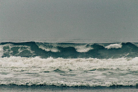 hav om dagen, vand, hav, ocean, natur, udendørs, havbølger, kyst, strand, Forenede Stater, havn villa tilbagetog center, rockaway strand, bølge, grå, landskab, sand, salt, spray, vind, bevægelse, skønhed i naturen, sport, himmel, scenics - natur, horisont over vand, surfing, horisont, vandsport, strøm, magt i naturen, jord, 5K, CC0, offentligt domæne, royaltyfrie