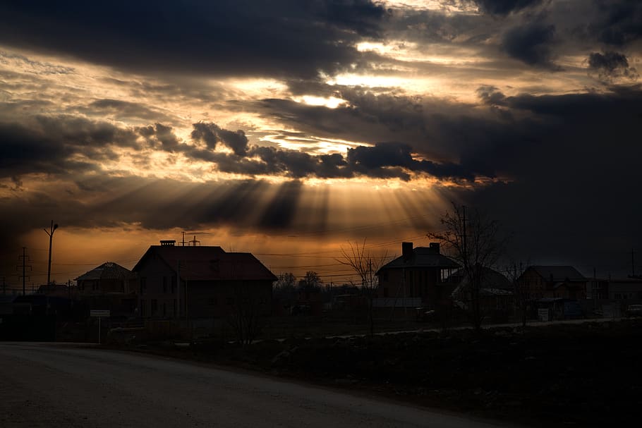 západ slunce, slunce, paprsky, horizont, nebe, večer, letní, dahl, mraky, mrak - nebe, architektura, stavba, exteriér budovy, Příroda, budova, nikdo, město, slunečního světla, rezidenční čtvrti, Dům, silueta, přeprava, krása v přírodě, venku, oranžová barva, 5K