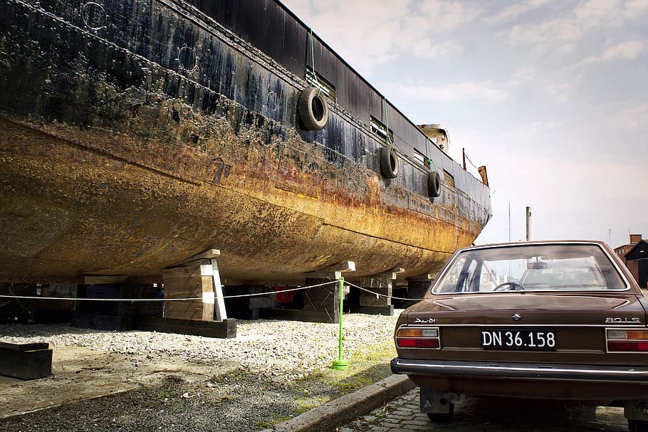 Dänemark, Hafen, Rost, Dock, audi, Auto, Boot, Transportmittel, Transport, Himmel, Landfahrzeug, Tag, Natur, verlassen, Wasserfahrzeug, beschädigt, alt, Schiff, obsolet, keine Leute, Kraftfahrzeug, heruntergewirtschaftet, rostig, wolke - himmel, Geschichte, Ablehnen, die Architektur, Verschlechterung, 5K