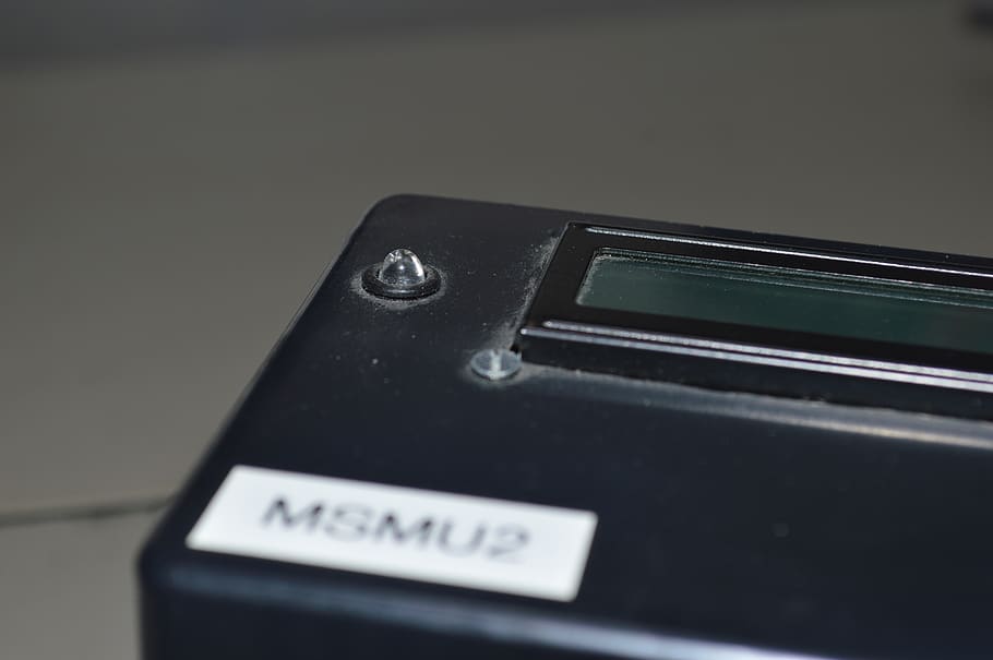 Fai da te, lcd, modulo, guidato, tecnologia, comunicazione, in casa, avvicinamento, girato in studio, musica, in stile retrò, nessuno, messa a fuoco selettiva, cultura artistica e intrattenimento, singolo oggetto, attrezzatura, testo, tecnologia wireless, natura morta, connessione, Radio, colore nero, sceneggiatura occidentale, materiale elettrico, 5K