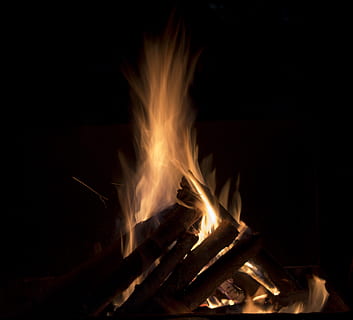 ild, flamme, bål, hed, flammer, grill, fyrfadet, øjeblik, nat, varme, logfiler, Skov, Busk, brænding, sort, orange, mørk, uden for, udendørs, brand - naturligt fænomen, varme - temperatur, træ - materiale, Brænde, log, natur, træ, ingen mennesker, bevægelse, sort baggrund, tæt på, glødende, indendørs, Camping, lejrbål, helvede, 2K, CC0, offentligt domæne, royaltyfrie