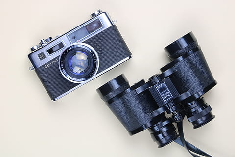 aparat foto, Electronică, binoclu, camera digitala, plantă, alimente, zmeură, fruct, oval, obiectivul camerei, bani, monedă, cameră video, siglă, marcă, simbol, curea, cilindru, dantelă, vultur, tehnologie, fotografii tematice, aparat de fotografiat - echipament fotografic, studio shot, în interior, culoare neagră, obiectiv - instrument optic, nici o persoana, fundal alb, echipament fotografic, natură moartă, a închide, elimina, un singur obiect, stil retro, lentilă - ochi, vedere în unghi mare, echipament, Slr camera, camera video de acasă, 5K, CC0, domeniu public, fără drepturi de autor