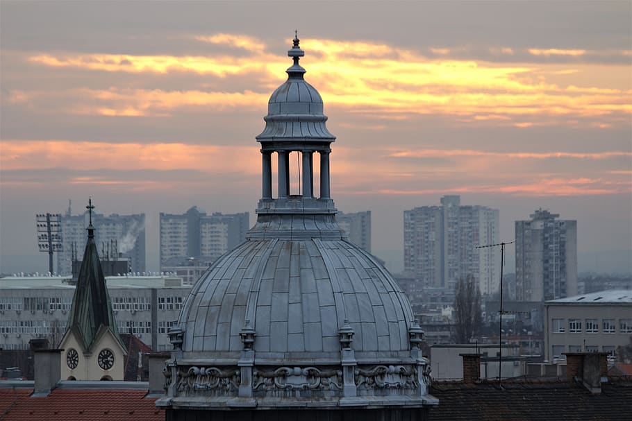 sera, tramonto, nuvole, panorama, Zagabria, cielo, orizzonte, all'aperto, architettura, esterno dell'edificio, struttura costruita, città, cupola, costruzione, destinazioni di viaggio, nuvola - cielo, viaggio, paesaggio urbano, turismo, natura, colore arancione, Torre, luogo di culto, edificio per uffici esterno, religione, grattacielo, nessuno, governo, guglia, distretto finanziario, 5K