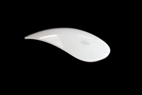 マウス, 林檎, コンピューター, 技術, マック, 事務所, 職場, 設計, 作業, 黒の背景, スタジオ撮影, コピースペース, 屋内で, 無人, 幾何学的形状, 夜, 閉じる, 単一オブジェクト, サークル, 形状, 切り取る, ダーク, 照らされた, 月, 静物, 照明器具, 惑星の月, 黒色, 電球, 月光, 5K