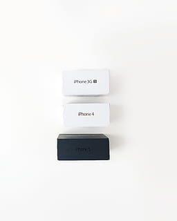 roztříděný, iphone boxy, bílý, povrch, studio shot, bílé pozadí, uvnitř, text, západní skript, sdělení, nikdo, kopie prostor, jeden objekt, technologie, detail, bílá barva, vystříhnout, podnikání, kancelář, stálý život, označení, Černá barva, papír, 2K, CC0, veřejná doména, bez autorských práv