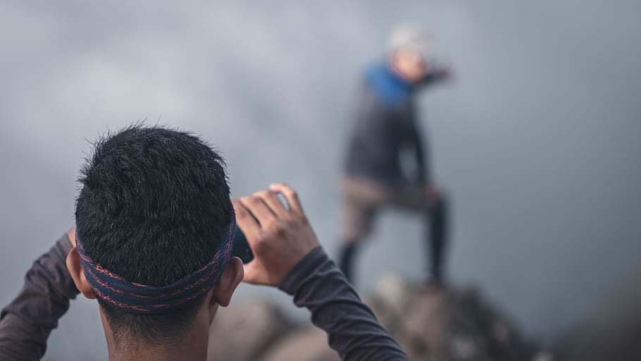 Filipines, cuenca, muntar maculot, muntanya, alpinista, mt. maculot, noi, homes, vista del darrere, centrar-se en primer pla, tirada al cap, gent, adult, dues persones, retrat, dia, celebració, tecnologia, persones incidentals, estils de vida, a l'aire lliure, part del cos humà, primer pla, mà, activitat, part del cos, cap humà, 4K