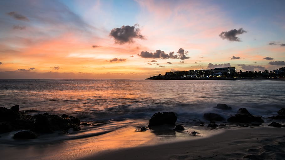 onada de l’oceà, naturalesa, posta de sol, vespre, alba, a l'aire lliure, cel, cel vermell, aigua, sortida del sol, mar, oceà, llum solar, línia de costa, Costa, sol, tropical, platja, st martin, colors, Ramon Kagie, núvol - cel, escenics - natura, bellesa a la natura, terra, horitzó sobre l’aigua, horitzó, arquitectura, color taronja, exterior de l'edifici, moviment, tranquil·litat, cap gent, 4K