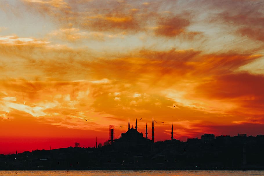 immagine del tramonto, retroilluminato, nuvole, buio, alba, drammatico, sera, Istanbul, paesaggio, luce, moschea, panoramico, cielo, tramonto, tempo metereologico, architettura, struttura costruita, nuvola - cielo, colore arancione, esterno dell'edificio, costruzione, nessuno, silhouette, natura, città, religione, bellezza nella natura, destinazioni di viaggio, cielo drammatico, luogo di culto, credenza, Torre, spiritualità, all'aperto, guglia, paesaggio urbano, cielo romantico, 5K