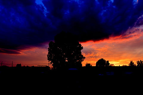 Sky, overskyet, solnedgang, sol, natur, mørk, Eva, aften, silhuet, himmel, sky - himmel, skønhed i naturen, scenics - natur, rolig scene, træ, ro, ingen mennesker, orange farve, dramatisk himmel, idyllisk, plante, udendørs, arkitektur, landskab, by, skumring, romantisk himmel, 5K, CC0, offentligt domæne, royaltyfrie
