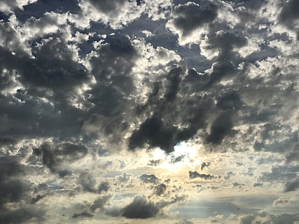 wolkenbedeckt, Schafwolken, wolkig, Sonnenuntergang, Sonnenschein, Elemente, windig, Sonne, Wolke, Wolken, Himmel, wolke - himmel, Schönheit in der Natur, Szenen - Natur, Ruhe, Flachwinkelansicht, Natur, keine Leute, ruhige Szene, Wolkengebilde, Hintergründe, draußen, Sonnenlicht, Dramatischer Himmel, idyllisch, Tag, Vollbild, bedeckt, Meteorologie, 4K, CC0, gemeinfrei, lizenzfrei